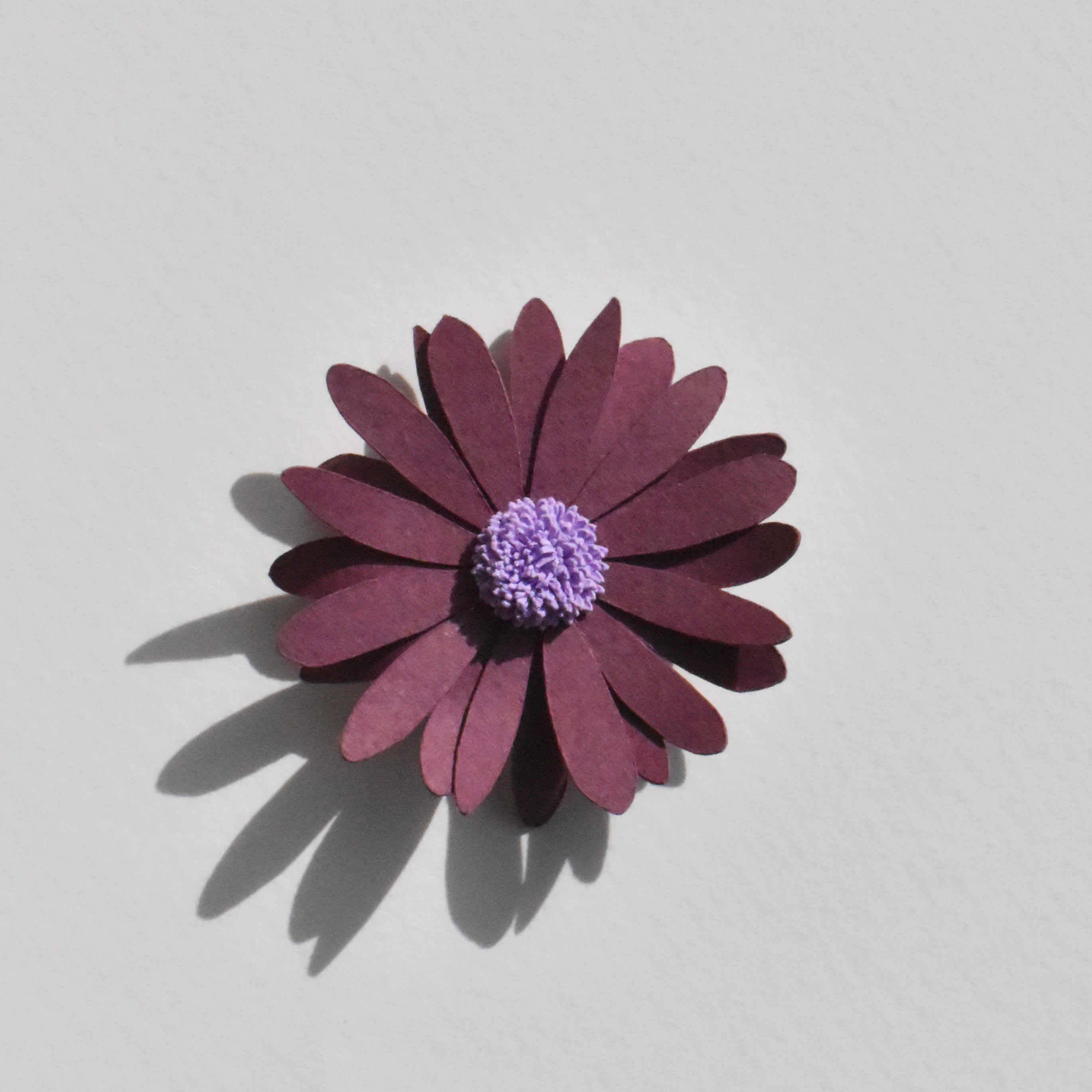 Magnet fleur aubergine/lilas