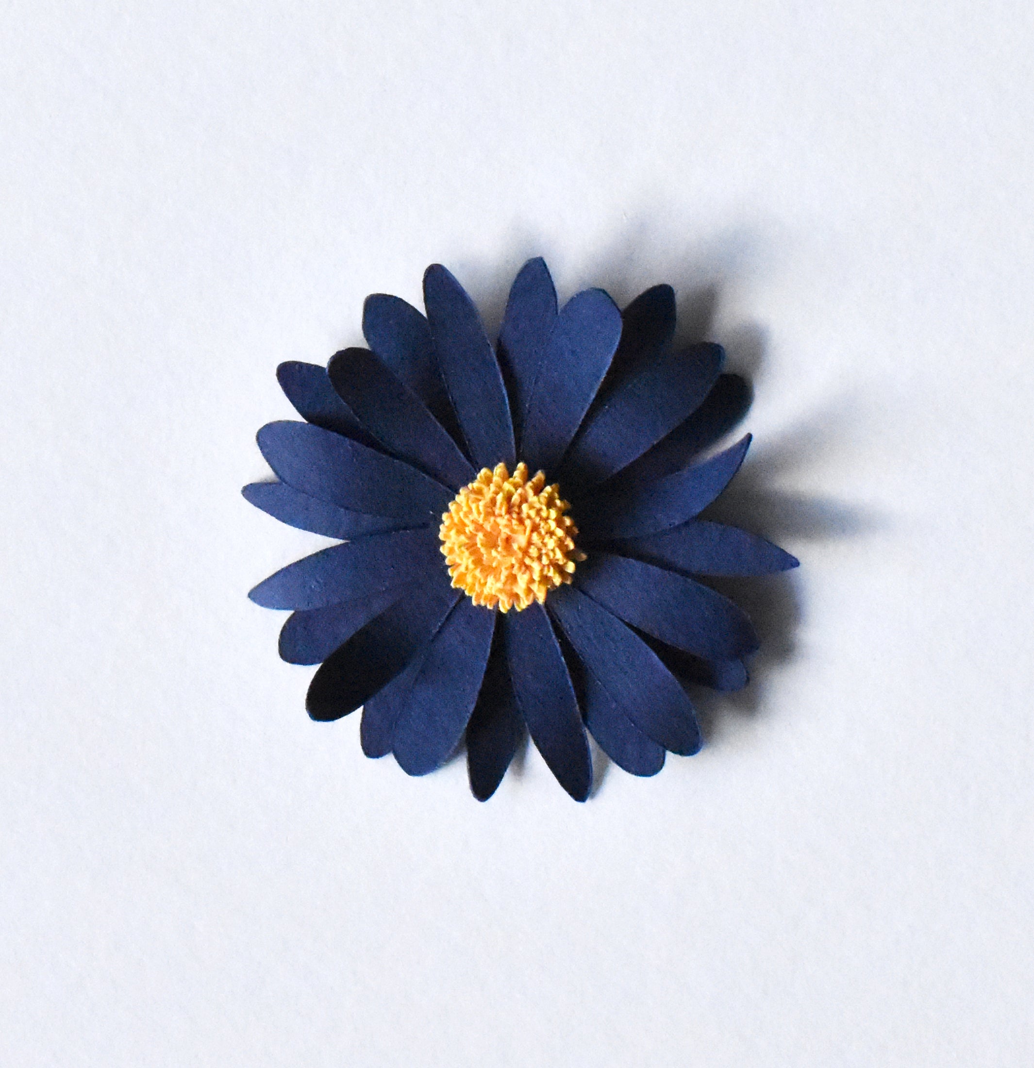 Magnet fleur bleu foncé